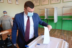 Губернатор Александр Никитин принял участие в голосовании по поправкам к Конституции РФ
