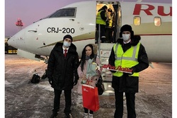 Тамбовчанке вручили памятные подарки как полумиллионной пассажирке авиакомпании «Руслайн»
