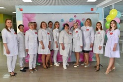 Максим Егоров поздравил сотрудниц перинатального центра с 8 марта