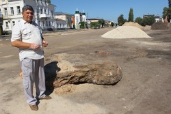 В центре Мичуринска нашли двухтонный валун ледникового происхождения