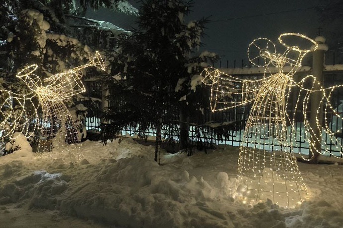 Светящиеся фигурки ангелов