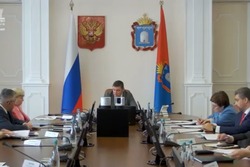 Евгений Первышов поручил главам округов отчитываться о работе в прямом эфире