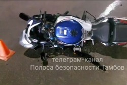 На перекрёстке Мичуринской и Лысогорской мотоцикл столкнулся с «Приорой»