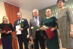 Депутаты областной Думы поздравили с наступающим 8 Марта сотрудниц Дома ребенка
