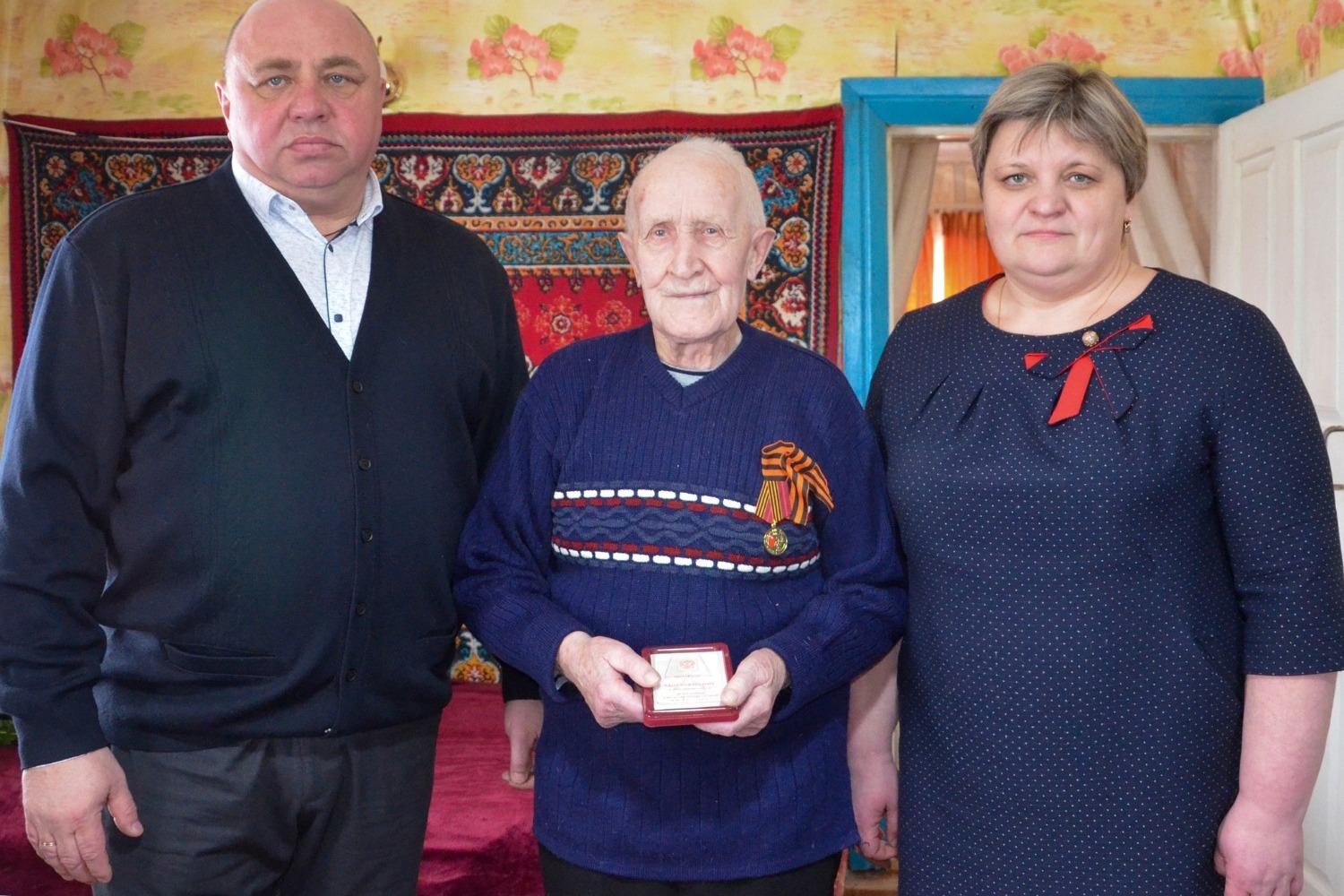 Игорь Кабаргин, Елена Пимкина и ветеран Иван Климкин 