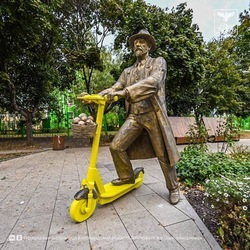 В Белгороде возвели памятник Мичурину на самокате