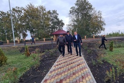 Губернатор посетил сельхозпредприятие и супершколу Мордовского района