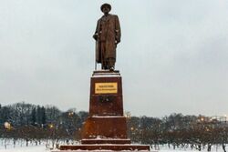 В Москве отреставрировали памятник Ивану Мичурину