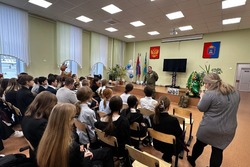 Участник СВО, награжденный  орденом Мужества, встретился с тамбовскими лицеистами