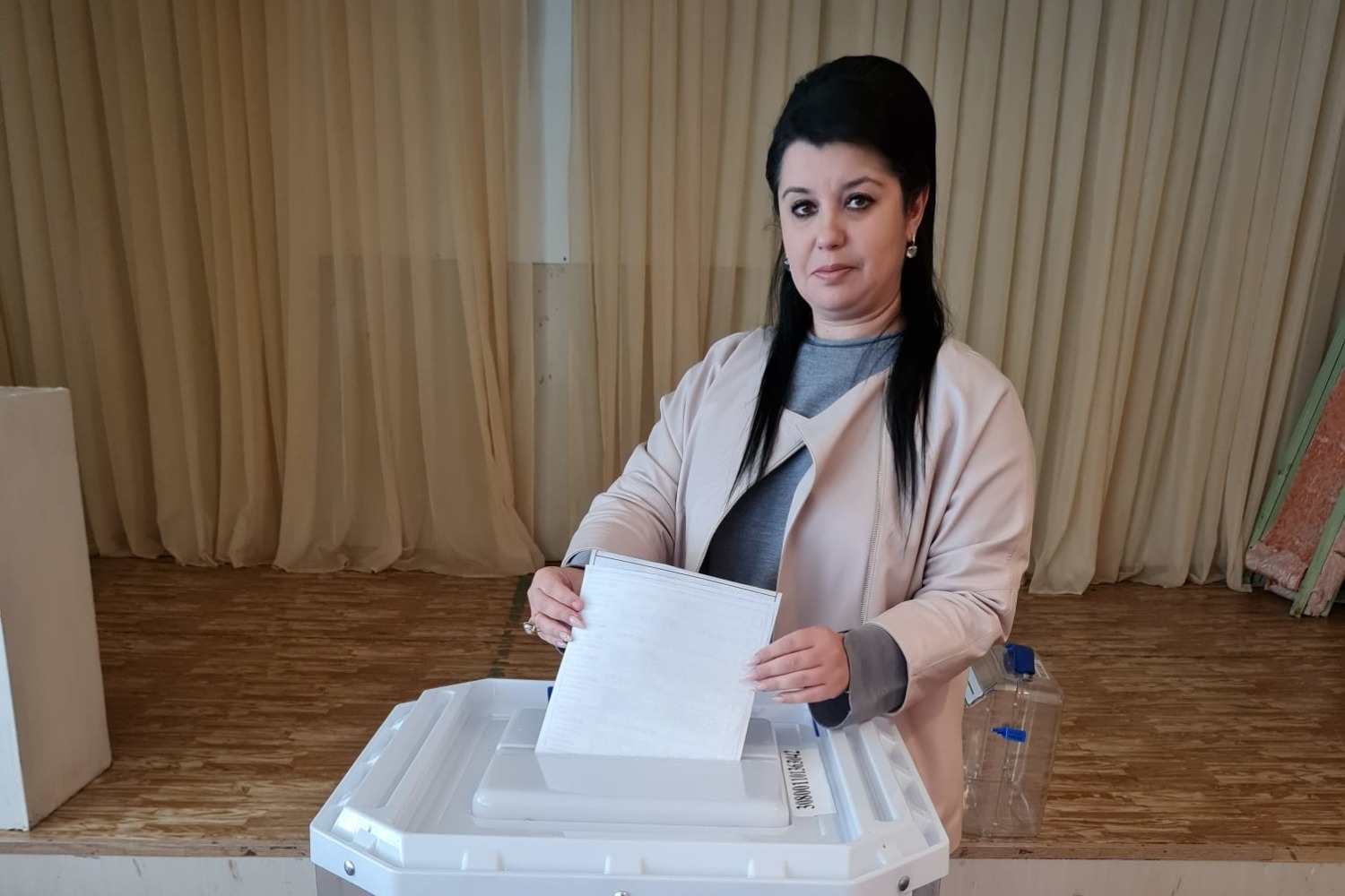 Проголосовал директор школы. Проголосовал директор школы