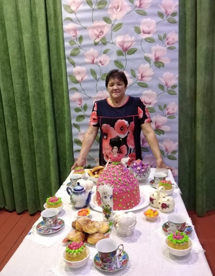 Нина Богачёва, село Ковылка. 2 место в конкурсе сервировки «Знатное угощение - сахару почтение»