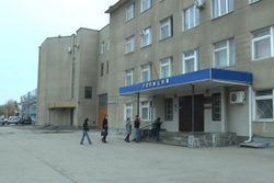 В одном из тамбовских кафе мужчина травмировал двух парней щипцами для кальяна