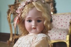 Антикварных кукол покажут в Асеевском музее