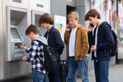 Тамбовских подростков предупредили о мошеннических схемах и наказании за участие в них