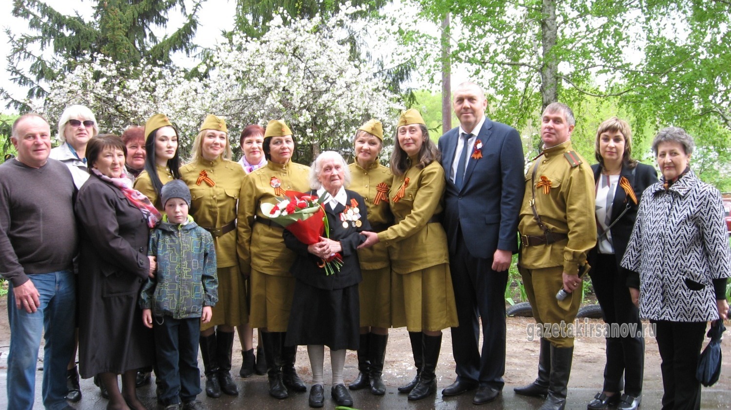 9 мая во дворах ветеранов Великой Отечественной войны прозвучали «Песни Победы»