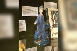 Зрители тамбовского драмтеатра могут посетить выставку фарфоровых статуэток и винтажных книг