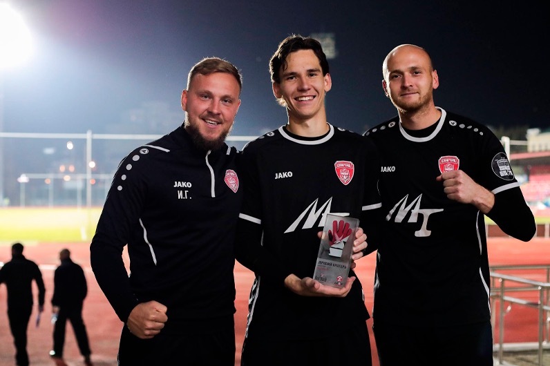 Андрей Бондарь по центру